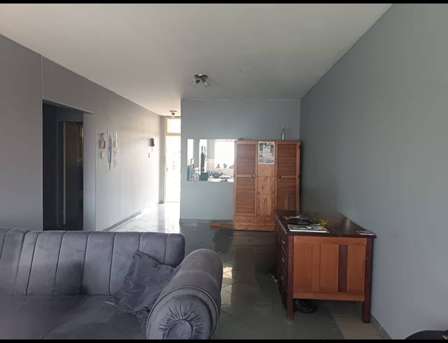 2 BEDROOM FLAT FOR SALE IN THREE RIVERS